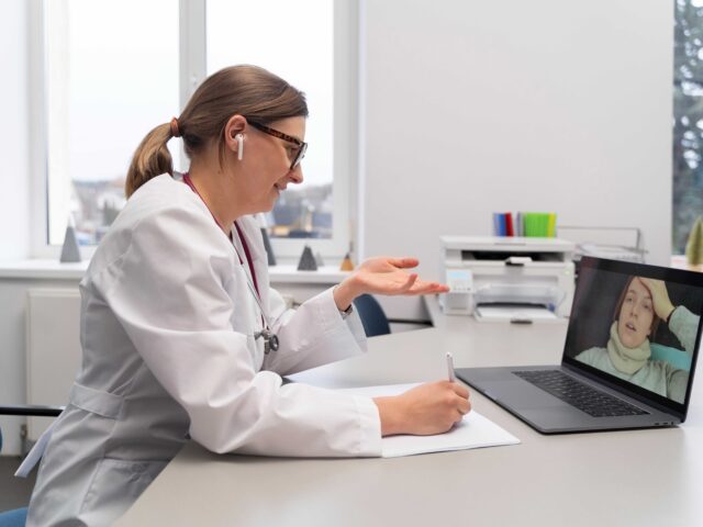 How Can Remote Patient Monitoring Help Detect Early Warning Signs at Home?